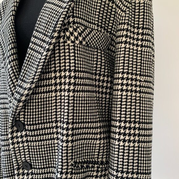 Elegant Black and White Houndstooth Women's Blazer - Picture 3 of 10